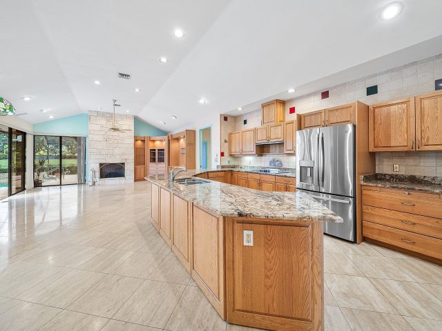 Продажа дома по адресу 4952 Bocaire Boulevard - фото 6697745