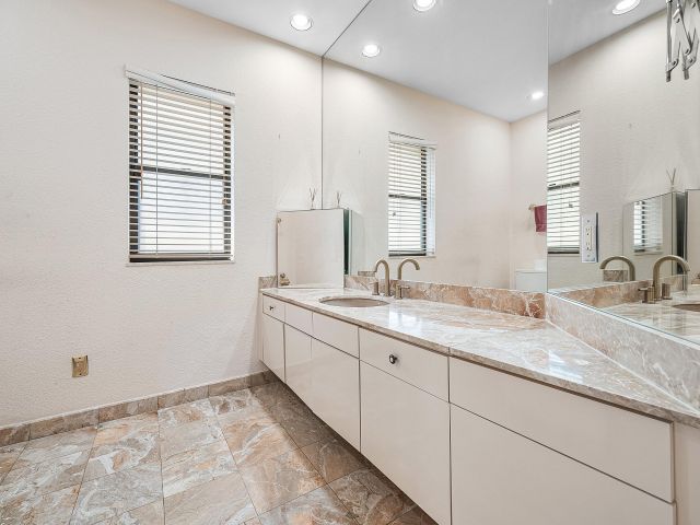 Продажа дома по адресу 4952 Bocaire Boulevard - фото 6697747