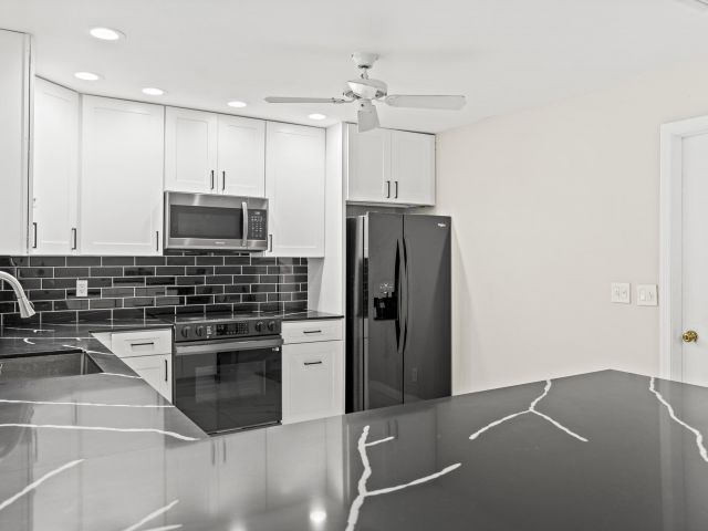 Продажа дома по адресу 3318 NW 69th Court - фото 6697871