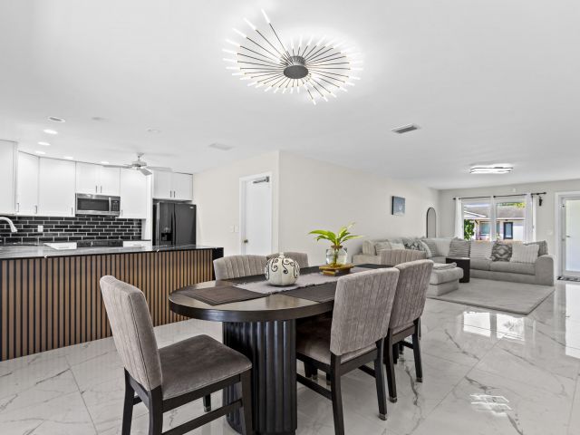 Продажа дома по адресу 3318 NW 69th Court - фото 6697878