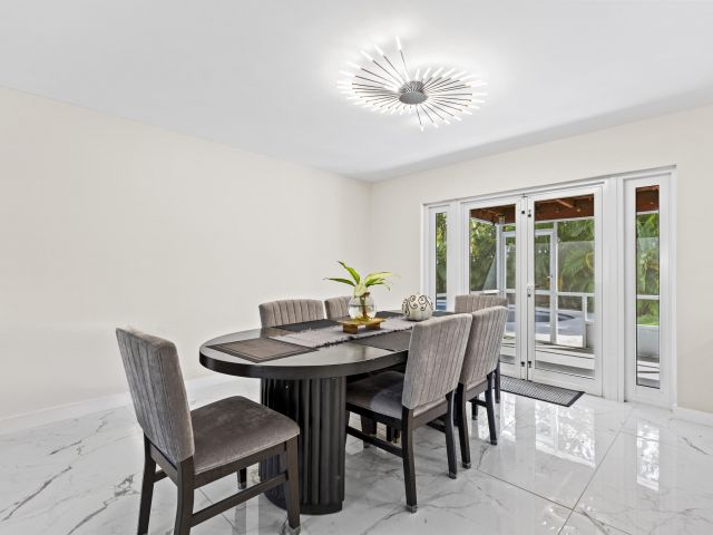 Продажа дома по адресу 3318 NW 69th Court - фото 6697879