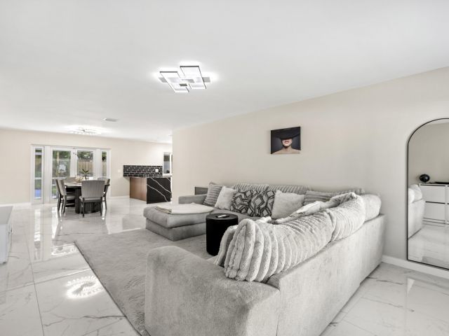 Продажа дома по адресу 3318 NW 69th Court - фото 6697880