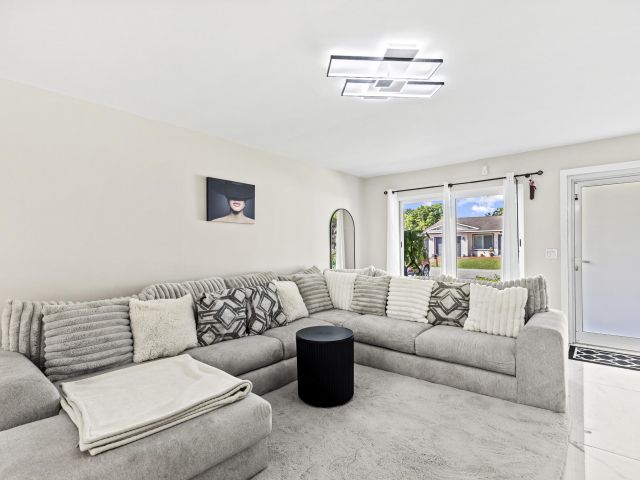 Продажа дома по адресу 3318 NW 69th Court - фото 6697881