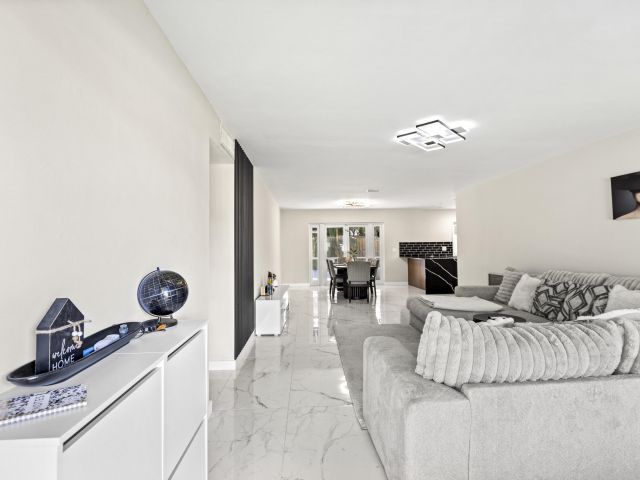 Продажа дома по адресу 3318 NW 69th Court - фото 6697884