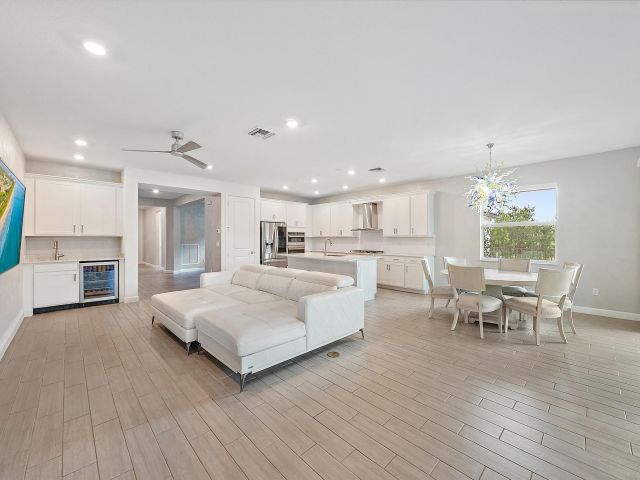 Продажа дома по адресу 10616 Starling Way - фото 6719592