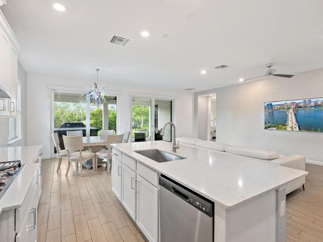 Продажа дома по адресу 10616 Starling Way - фото 6719595