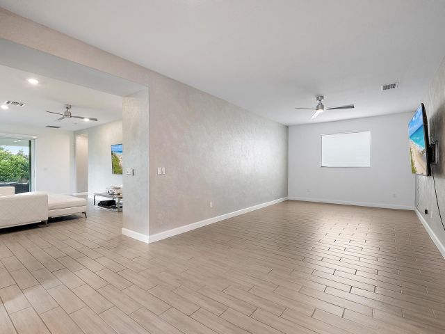 Продажа дома по адресу 10616 Starling Way - фото 6719598