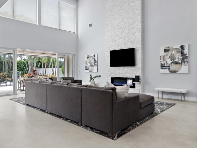 Дом в аренду по адресу 17371 Bridleway Trail - фото 6702471