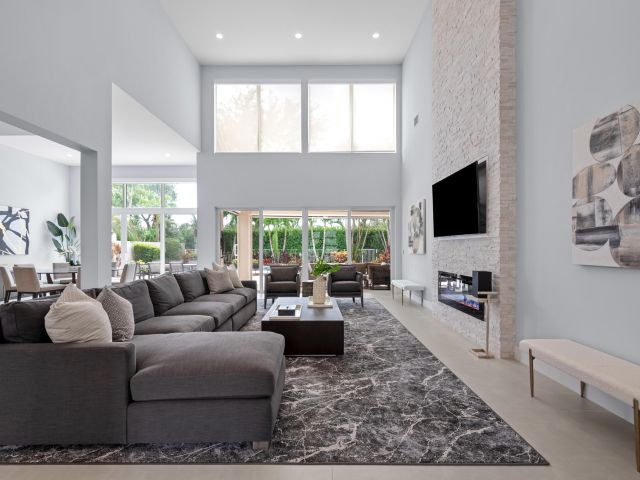 Дом в аренду по адресу 17371 Bridleway Trail - фото 6702475