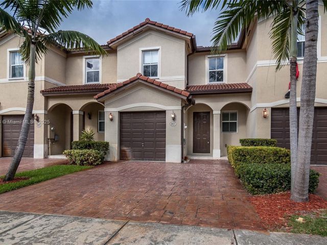 Дом в аренду по адресу 1027 NE 207th St 1027 - фото 7490250