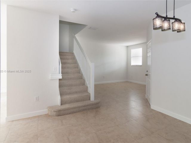 Дом в аренду по адресу 1027 NE 207th St 1027 - фото 7490260