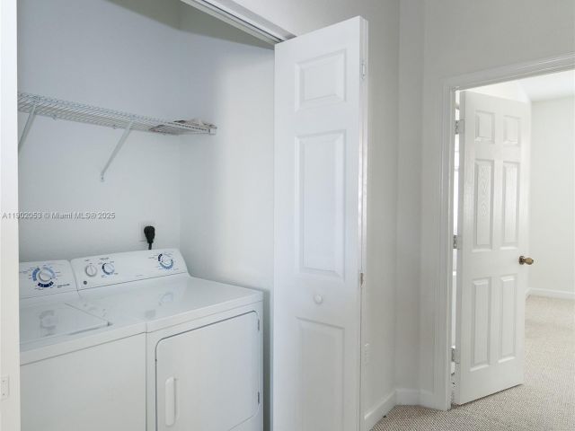 Дом в аренду по адресу 1027 NE 207th St 1027 - фото 7490270