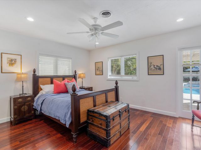 Продажа дома по адресу 310 NW 18th Street - фото 6707798