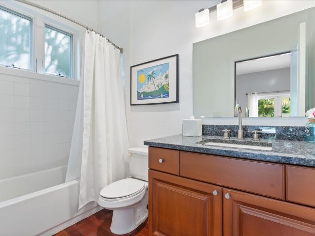 Продажа дома по адресу 310 NW 18th Street - фото 6707799