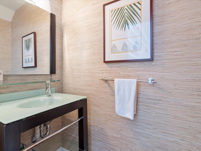 Продажа дома по адресу 310 NW 18th Street - фото 6707802