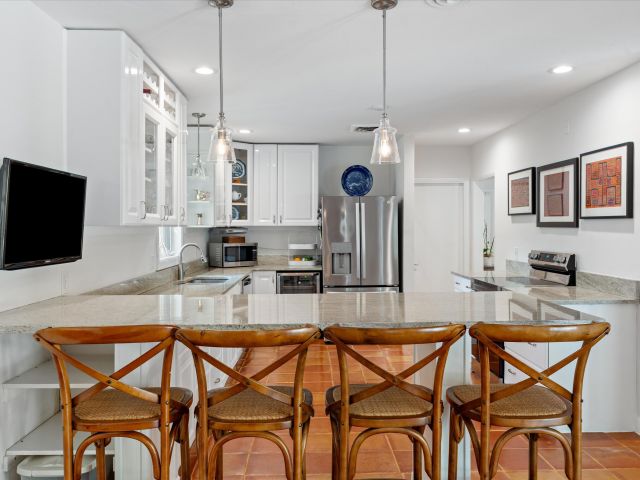 Продажа дома по адресу 310 NW 18th Street - фото 6707808