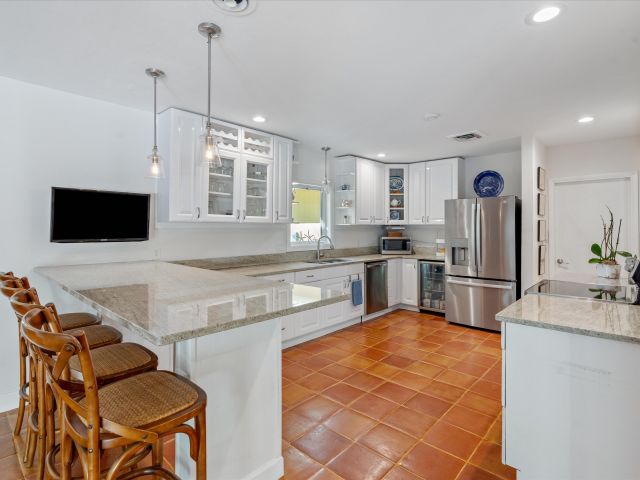 Продажа дома по адресу 310 NW 18th Street - фото 6707811