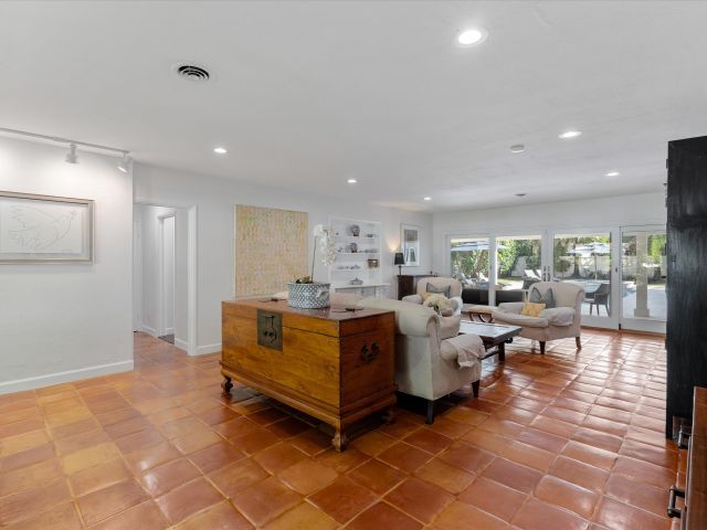 Продажа дома по адресу 310 NW 18th Street - фото 6707812