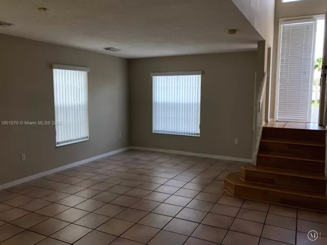 Дом в аренду по адресу 11274 SW 64 LN - фото 6699596