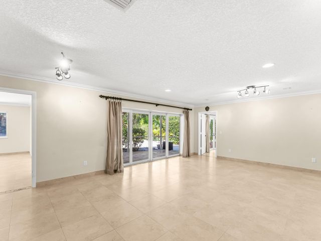 Продажа дома по адресу 2301 Banyan Road - фото 6701631