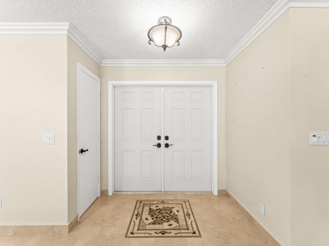 Продажа дома по адресу 2301 Banyan Road - фото 6701634