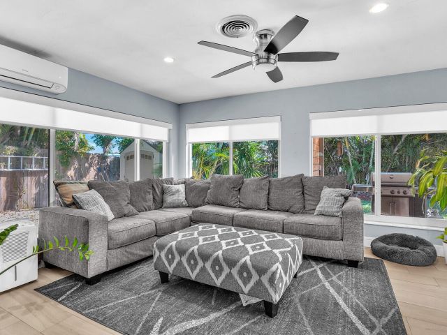 Продажа дома по адресу 3098 NE 5th Avenue - фото 6701622