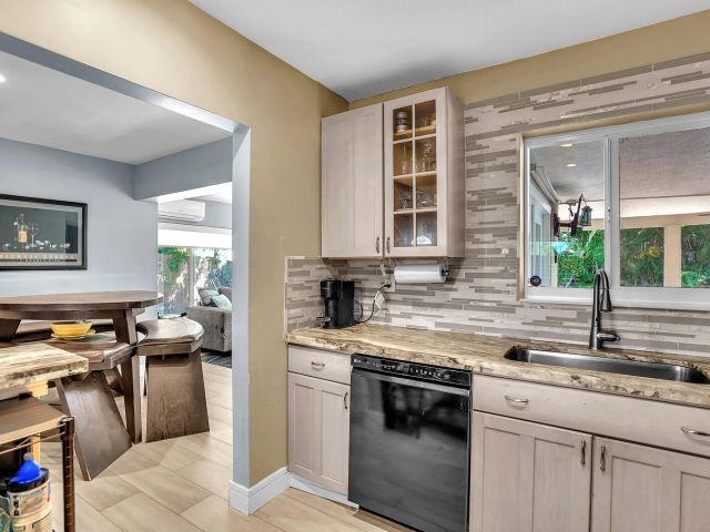 Продажа дома по адресу 3098 NE 5th Avenue - фото 6701623