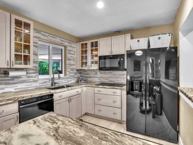 Продажа дома по адресу 3098 NE 5th Avenue - фото 6701624