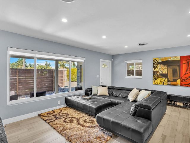 Продажа дома по адресу 3098 NE 5th Avenue - фото 6701626