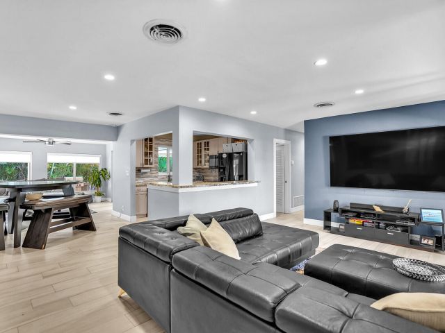 Продажа дома по адресу 3098 NE 5th Avenue - фото 6701627