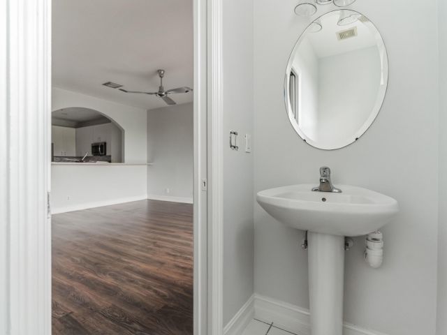 Дом в аренду по адресу 310 NW 1st Street - фото 6707822