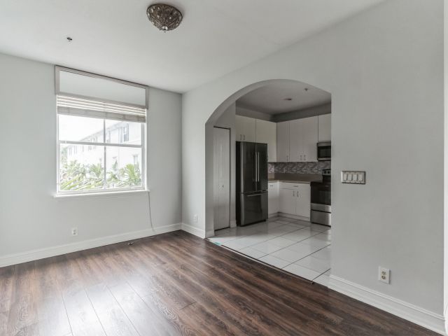 Дом в аренду по адресу 310 NW 1st Street - фото 6707826