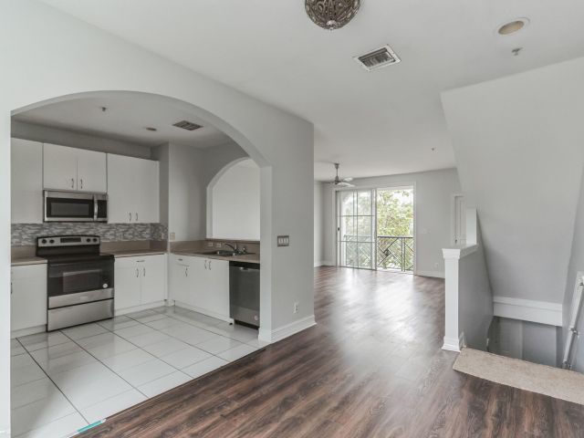 Дом в аренду по адресу 310 NW 1st Street - фото 6707831