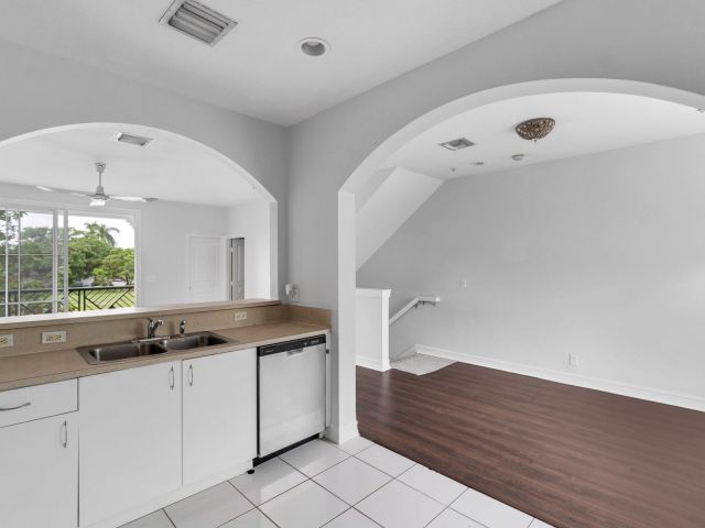 Дом в аренду по адресу 310 NW 1st Street - фото 6707832