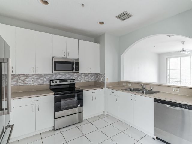 Дом в аренду по адресу 310 NW 1st Street - фото 6707833