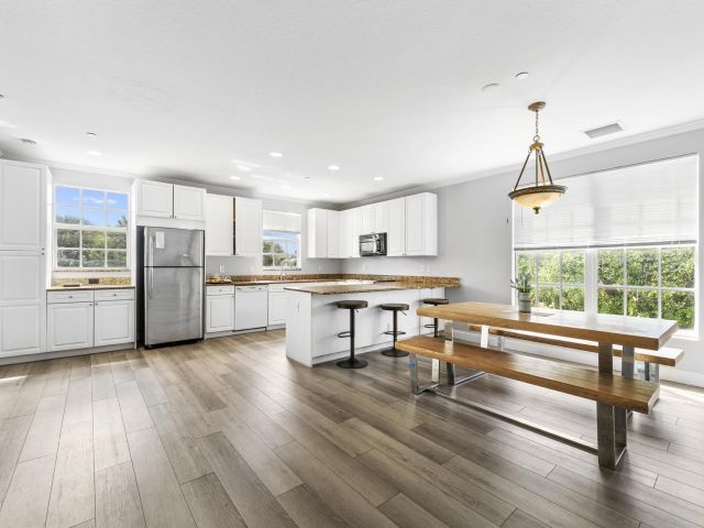 Продажа дома по адресу 1100 Cabana Road - фото 6725276