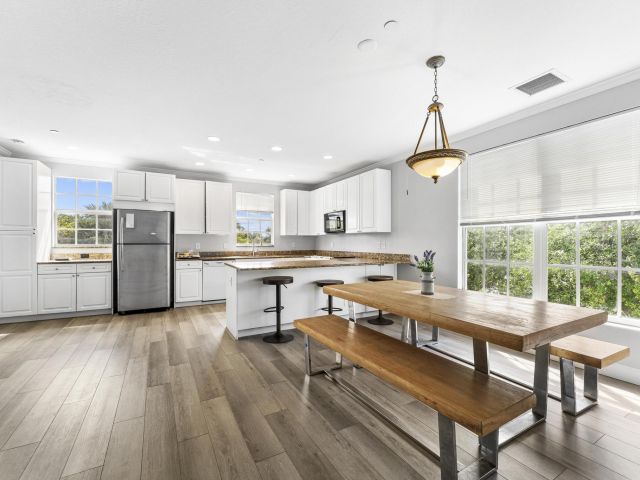 Продажа дома по адресу 1100 Cabana Road - фото 6725277