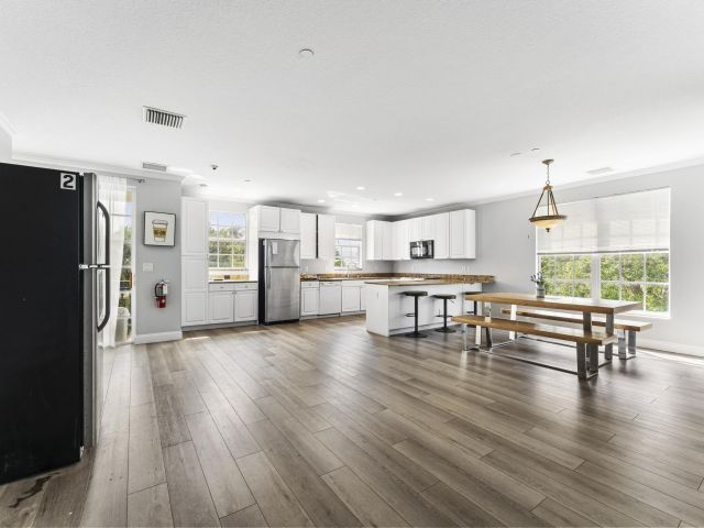 Продажа дома по адресу 1100 Cabana Road - фото 6725278