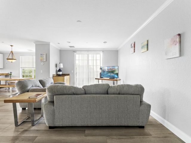 Продажа дома по адресу 1100 Cabana Road - фото 6725281