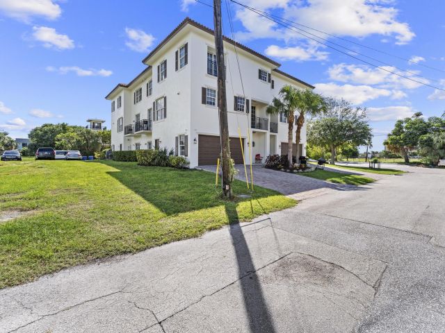 Продажа дома по адресу 1100 Cabana Road - фото 6725284