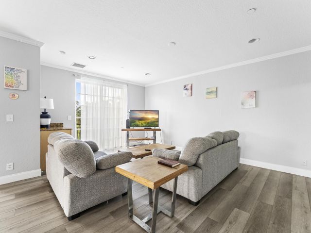 Продажа дома по адресу 1100 Cabana Road - фото 6725290