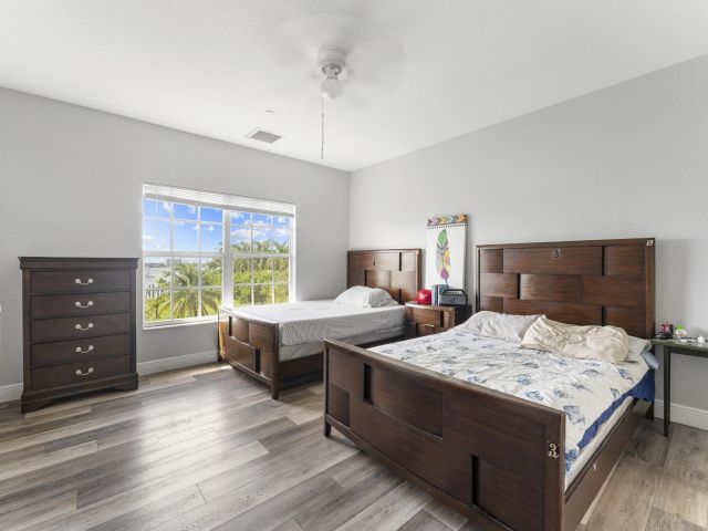 Продажа дома по адресу 1100 Cabana Road - фото 6725291