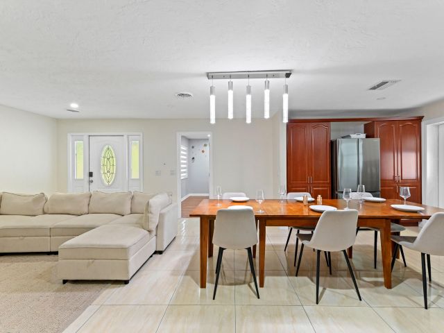 Дом в аренду по адресу 2128 Dock Street - фото 6717310