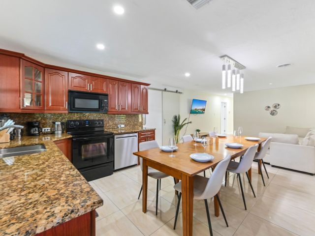 Дом в аренду по адресу 2128 Dock Street - фото 6717312