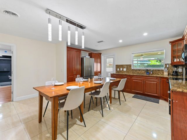 Дом в аренду по адресу 2128 Dock Street - фото 6717313