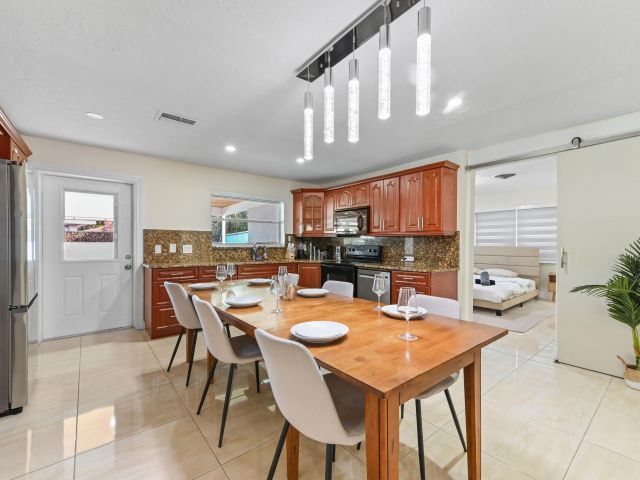 Дом в аренду по адресу 2128 Dock Street - фото 6717314