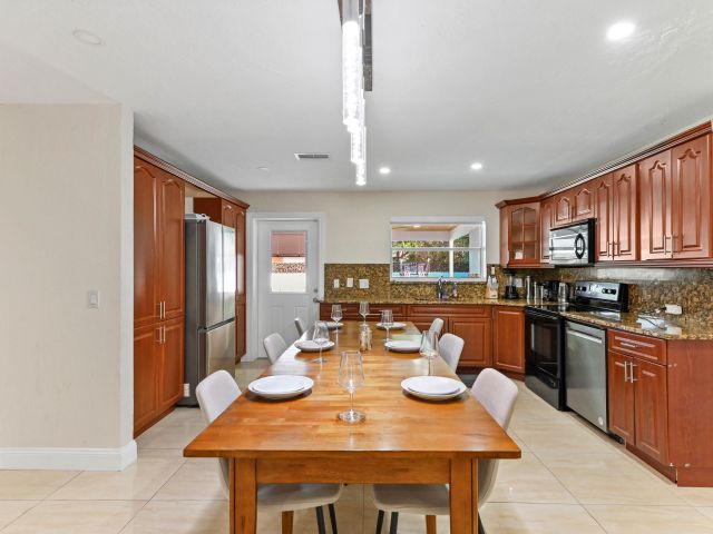 Дом в аренду по адресу 2128 Dock Street - фото 6717315