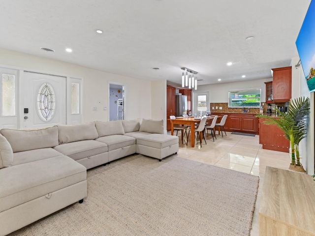 Дом в аренду по адресу 2128 Dock Street - фото 6717316