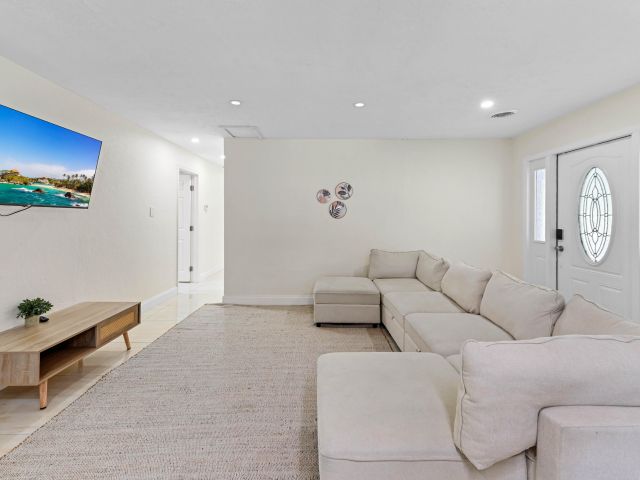 Дом в аренду по адресу 2128 Dock Street - фото 6717317