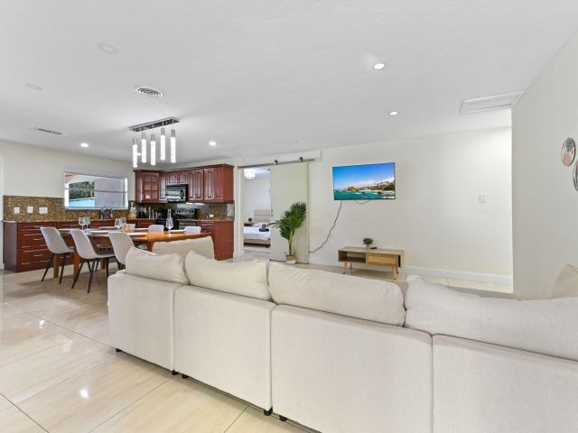 Дом в аренду по адресу 2128 Dock Street - фото 6717318